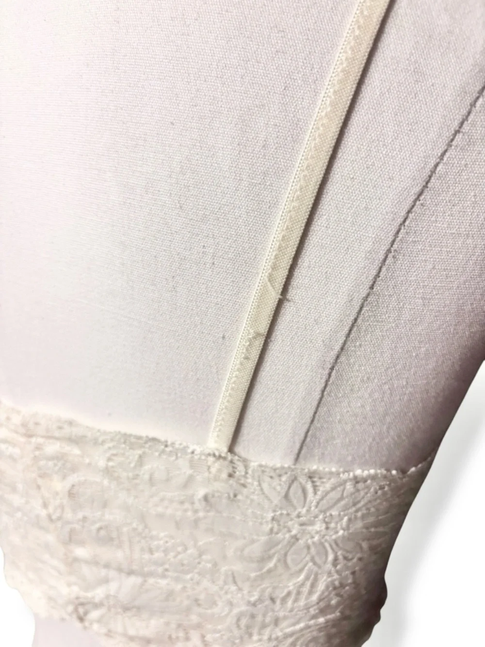 VICTORIA’S SECRET Gold Label 90s Cream Lace Bralette VINTAGE
